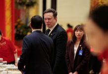Ο Έλον Μασκ έκανε γκριμάτσες και πήγε με τον γιο του στο Πεκίνο για τη σύνοδο Σι – Τραμπ musk2 1200x630.jpg