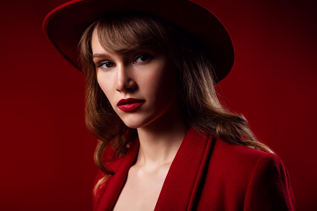French-girl fringe: Πώς θα κάνετε styling στο πιο δημοφιλές στιλ μαλλιών