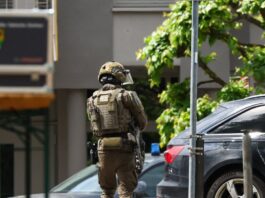 Συναγερμός στο Ντόρτμουντ: Ένοπλος ταμπουρώθηκε σε σπίτι με δύο παιδιά – Τραυματίστηκε αστυνομικός germany police 1200x630.jpg