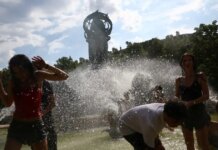 Η Ευρώπη «φλέγεται» από πρωτοφανές κύμα καύσωνα: Σε «κόκκινο» συναγερμό πολλές χώρες, δεκάδες οι θάνατοι