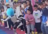 Κίνα: Viral βίντεο δείχνει ένα ρομπότ να ρίχνει κλοτσιά σε ένα μικρό αγόρι κατά τη διάρκεια επίδειξης kina robot 1200x630.jpg