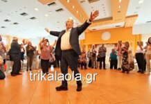 Δημήτρης Κουτσούμπας: Το βαρύ ζεϊμπέκικο που χόρεψε στα Τρίκαλα
