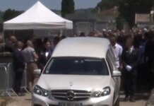 Γαλλία: Θρήνος και οδύνη για τη δολοφονία της Λιανά – Εκατοντάδες άνθρωποι στην κηδεία της 11χρονης