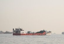 Ομάν: Φωτιά σε δεξαμενόπλοιο – Ένας νεκρός, αγνοούνται δύο μέλη του πληρώματος oman ploio reuters 1 1200x630.jpg