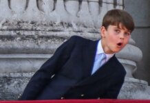 Ο Πρίγκιπας Λούις για άλλη μια φορά κλέβει την παράσταση με τις αστείες γκριμάτσες του στο Trooping the Colour