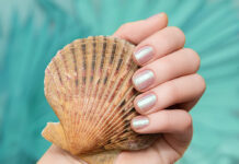 Seaglass nails: Η τάση που λατρεύουν fashionistas και stars seaglass nails 1024x683.jpg