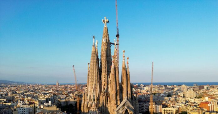 the sagrada familia basilica 1200x630.jpg