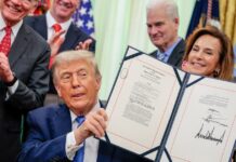 Ντόναλντ Τραμπ: Μυστική αμερικανική επιχείρηση επέτρεψε τη διέλευση 200 τάνκερ από τα Στενά του Ορμούζ trump 2 2 1200x630.jpg