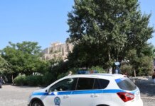 Ακρόπολη: Άνδρας με μαχαίρι τραυμάτισε δύο Αμερικανούς τουρίστες