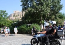 Στα διεθνή ΜΜΕ η επίθεση με μαχαίρι στην Ακρόπολη – «Σπάνιο περιστατικό βίας στην Ελλάδα»