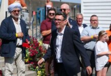 Αλλαγή σελίδας στη Βρετανία: Ο Άντι Μπέρναμ γίνεται ο νέος πρωθυπουργός στη θέση του Κιρ Στάρμερ