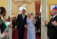 Βρετανία: Ο Άντι Μπέρναμ καταργεί τον ΦΠΑ στο οικιακό ρεύμα από 1η Οκτωβρίου – Η νέα κυβέρνηση