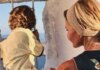 Η Τζένη Μπαλατσινού με τον γιο της στο εκκλησάκι του Προφήτη Ηλία στην Πάτμο