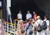 Ξεκίνησε η μεγάλη έξοδος των αδειούχων: Γεμάτα φεύγουν τα πλοία από τον Πειραιά, 100% πληρότητα στα ΚΤΕΛ και κίνηση στα διόδια