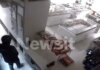 Νίκαια: Βίντεο ντοκουμέντο από ακόμα μια ληστεία στο ζαχαροπλαστείο, όπου υπάλληλος κυνήγησε τον ληστή με σφουγγαρίστρα