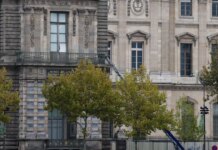 Λούβρο: Επαναλειτουργεί η αίθουσα χωρίς πολύτιμα αντικείμενα, μετά τη ληστεία του αιώνα