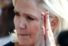 Ένοχη η Μαρίν Λε Πεν: Τρία χρόνια φυλακή και 15μηνη στέρηση του δικαιώματος του εκλέγεσθαι – Μπορεί να είναι υποψήφια πρόεδρος της Γαλλίας μόνο με βραχιολάκι
