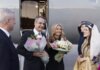 Με λουλούδια υποδέχθηκαν τον Μητσοτάκη στην Άγκυρα για τη Σύνοδο του ΝΑΤΟ
