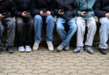 Έκθεση – κόλαφος της Κομισιόν για την ασφάλεια των παιδιών στο Ίντερνετ: Αλόγιστη χρήση μέχρι και 6 ώρες καθημερινά, το 60% έχει βιώσει προβλήματα