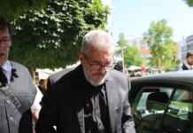 Βάγια Νέστορα: Σε κλίμα συγκίνησης η κηδεία της – Η σορός της έφτασε στην εκκλησία