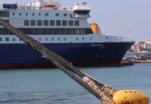 Ραφήνα: Μπλόκο στα πλοία από συνδικαλιστές – Παρεμποδίζουν τον απόπλου