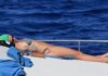 Η Ρίτα Όρα σε στιγμές απόλυτης χαλάρωσης στη Μύκονο – Ηλιοθεραπεία σε σκάφος με την παρέα της