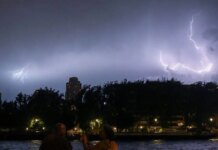 Σφοδρές καταιγίδες στη Γαλλία: Δύο νεκροί και 53.000 νοικοκυριά χωρίς ρεύμα