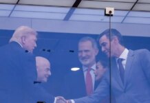 Μουντιάλ: Χειραψία Τραμπ και Σάντσεθ στον τελικό μετά από μήνες έντασης στις σχέσεις Ισπανίας και ΗΠΑ