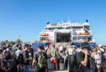 Κορυφώνεται η έξοδος των αδειούχων: Το αδιαχώρητο σε λιμάνια και ΚΤΕΛ
