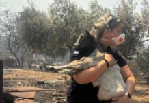 Συγκίνηση στη Βοιωτία: Αστυνομικός έσωσε κατσικάκι από τις φλόγες