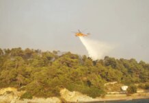 Φωτιά στη Σκύρο: Σηκώθηκαν 6 αεροσκάφη και 4 ελικόπτερα – Μήνυμα του 112 για εκκένωση του οικισμού Άγιος Φωκάς