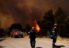 Φωτιά σε Βοιωτία και Αττική: Σκληρή μάχη με τις διάσπαρτες εστίες – Αντιπυρικές για να σωθούν οικισμοί και σπίτια, live όλες οι εξελίξεις