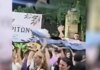 Αδιανόητο σκηνικό σε πανηγύρι στον Μυλοπόταμο: Σήκωσαν στα χέρια γιαγιά σε ξαπλώστρα και τη χόρεψαν