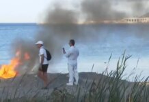 Ισπανία: «Αναζωπυρώνεται» η ένταση στον καταυλισμό μεταναστών στη Θέουτα – Διαδηλωτές καίνε σκηνές και εμποδίζουν τη διανομή τροφίμων