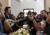 Νίκος Καλογερόπουλος: Το σπαρακτικό φινάλε στην κηδεία του με το τραγούδι «Καραϊσκάκης» και ο θρήνος των αγαπημένων του