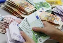 Η επιστροφή των μετρητών: Γιατί οι Ευρωπαίοι κρύβουν ξανά λεφτά στο σπίτι