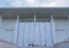 Η κυβέρνηση Τραμπ απειλεί να κατεδαφίσει το κέντρο Κένεντι αν δεν ξαναμπεί το όνομα του Αμερικανού προέδρου στην πρόσοψη