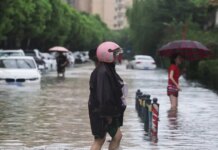 Ο τυφώνας Dolphin σαρώνει την Ανατολική Κίνα: Κίνα: Καταρρακτώδεις βροχές, ισχυροί άνεμοι και πλημμύρες