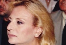 Βίκυ Μοσχολιού: Σπάνια φωτογραφία από την παιδική της ηλικία με τους γονείς της