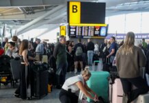 Βρετανία: Περισσότερες από 1.000 πτήσεις ακυρώθηκαν – Τεράστια ταλαιπωρία στα αεροδρόμια από το πρόβλημα στην εναέρια κυκλοφορία