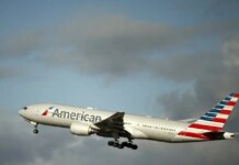 Χάος σε πτήση της American Airlines με γυναίκα που γδύθηκε και έκανε άσεμνες χειρονομίες σε επιβάτες και πλήρωμα – Βίντεο
