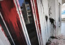 Τρεις επιθέσεις σε χώρους της ΝΔ σε 24 ώρες: Μετά τον Λοβέρδο και την Κυψέλη, μπογιές και στο γραφείο του Παπαθανάση