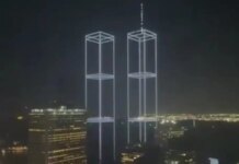 Νέα Υόρκη: Οι Δίδυμοι Πύργοι «υψώθηκαν» στον ουρανό από 2.977 drones – Κάθε drone συμβόλιζε ένα από τα θύματα