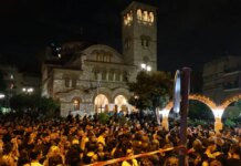 Γιώργος Μαζωνάκης: Ο κόσμος τον αποχαιρετά στην Αγία Τριάδα της Νίκαιας – «Που λείπεις μου πεσε βαρύ»