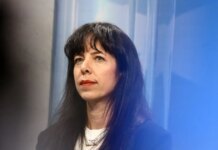 Ελίφ Εράλπ: Η κόρη Τούρκων προσφύγων που έφερε την Αριστερά στην πρώτη θέση στο Βερολίνο