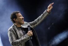 Λάιονελ Ρίτσι: Στην εντατική ο 77χρονος τραγουδιστής μετά από συναυλία του στο Σεντ Λούις