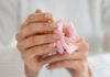 Lip oil nails: Η τάση που θα αναδείξει τα φυσικά νύχια σας