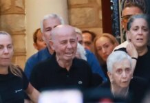 Γιώργος Μαζωνάκης: Συντετριμμένοι οι γονείς και οι αδερφές του – Σπαραγμός κατά την άφιξη της σορού του