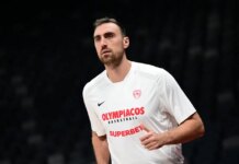 Ο Νίκολα Μιλουτίνοφ ακολούθησε μέρος της προπόνησης του Ολυμπιακού ενόψει του Super Cup της Euroleague