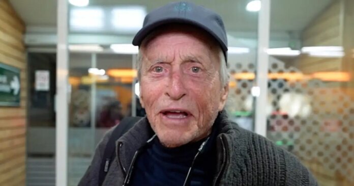 31291960-michael-douglas-ape-1200x630.jpg